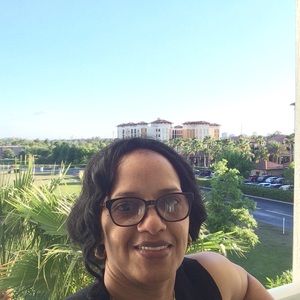 Meet your Posher, Adrianne